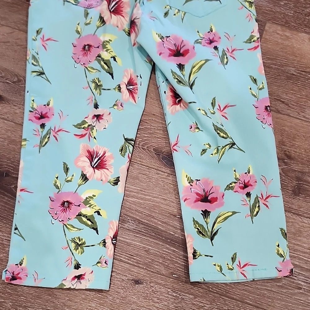 EUC OSO Tripical Floral Print Turquoise Pink Cropped Capri Jeans Resort Floral 6 - Picture 7 of 9